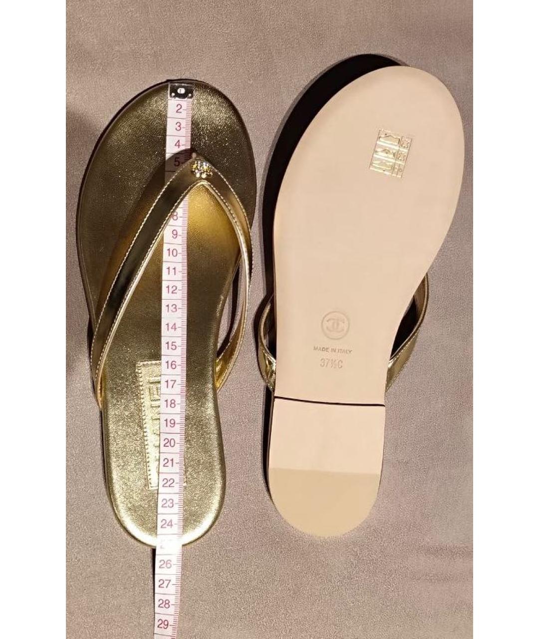 CHANEL Золотые кожаные шлепанцы, фото 3
