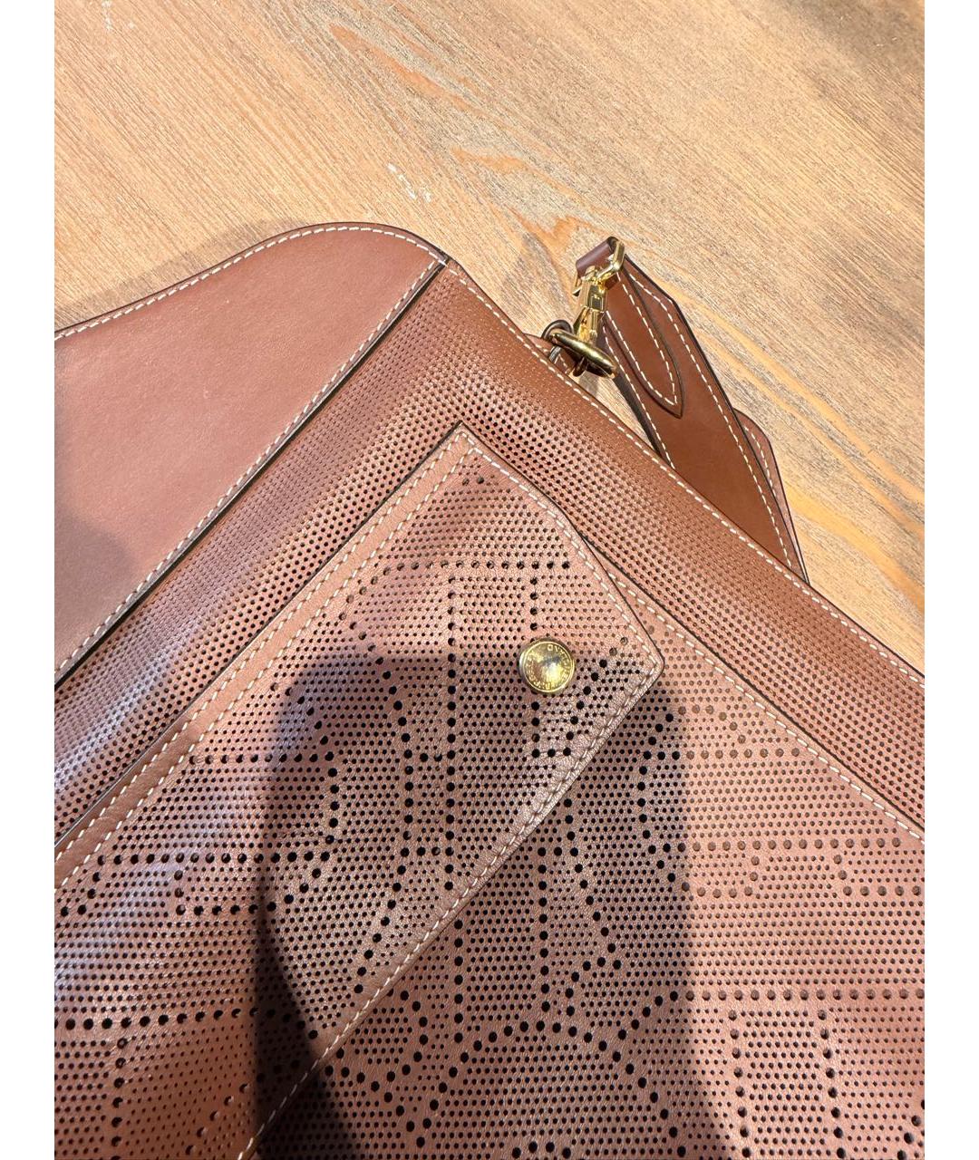 BURBERRY Коричневая кожаная сумка с короткими ручками, фото 2