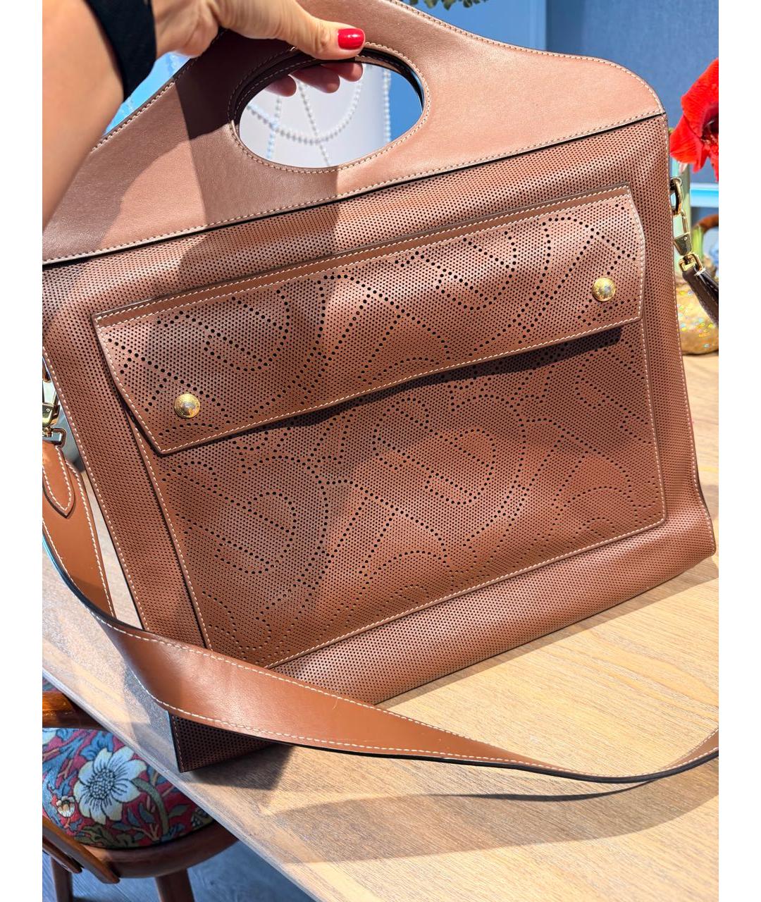 BURBERRY Коричневая кожаная сумка с короткими ручками, фото 5