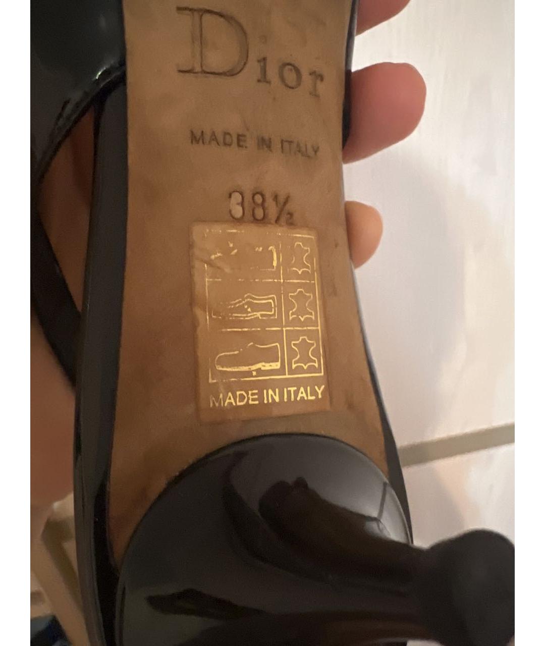 CHRISTIAN DIOR Черные лодочки на низком каблуке из лакированной кожи, фото 6