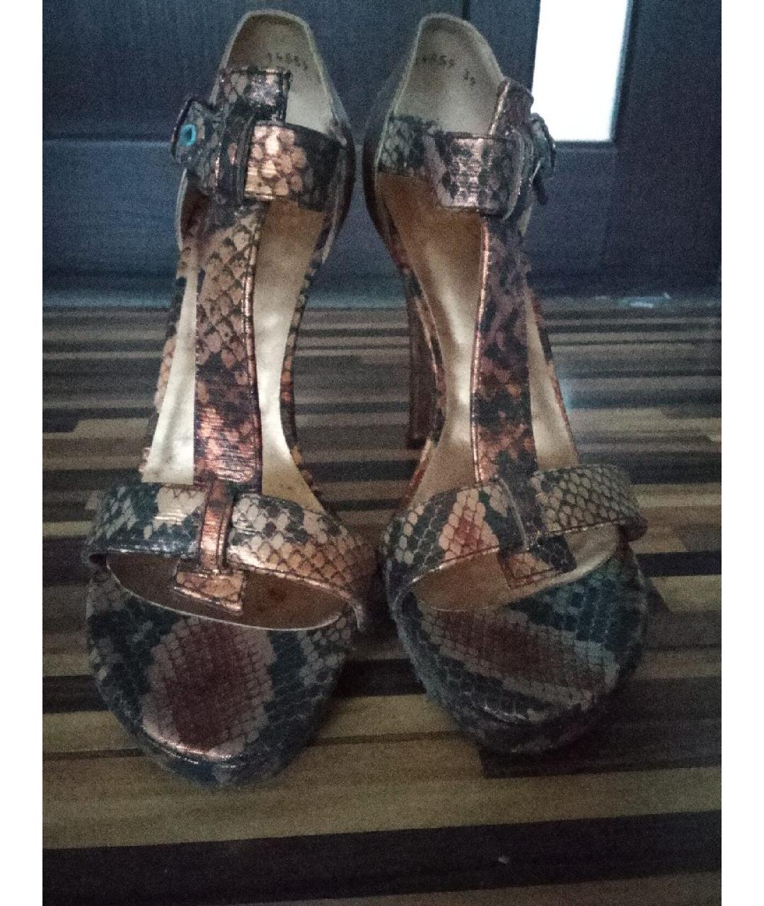 STUART WEITZMAN Коричневые кожаные босоножки, фото 2