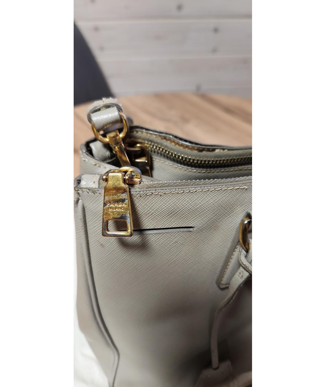 PRADA Серая кожаная сумка с короткими ручками, фото 7