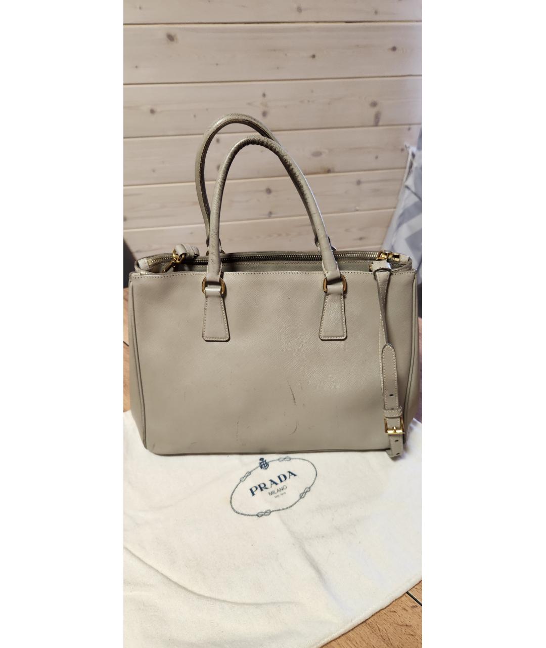 PRADA Серая кожаная сумка с короткими ручками, фото 3