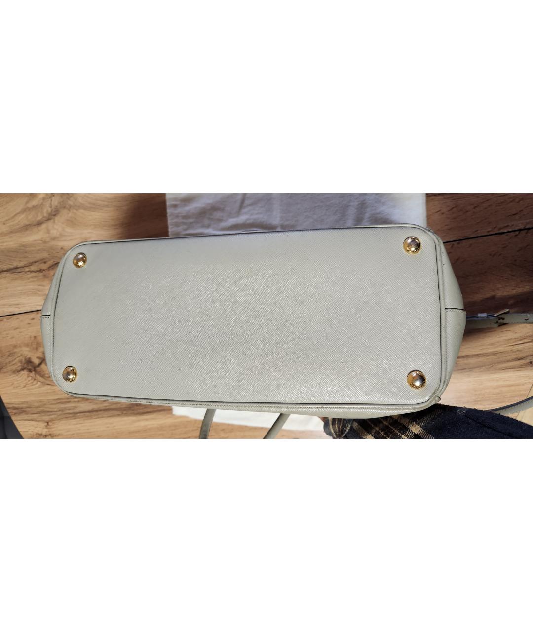 PRADA Серая кожаная сумка с короткими ручками, фото 5