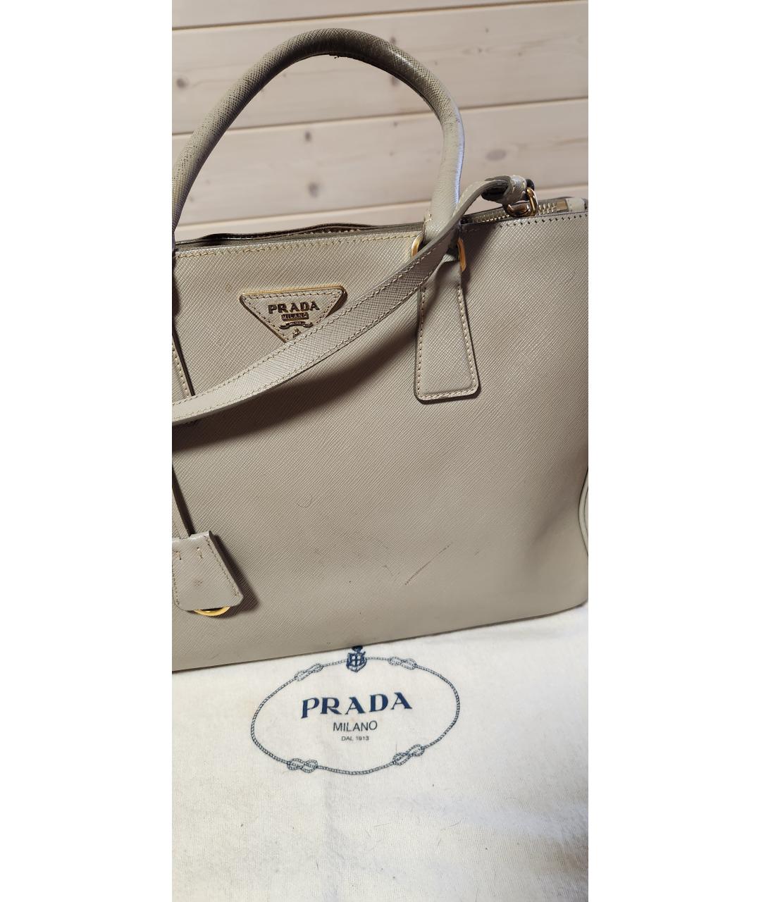 PRADA Серая кожаная сумка с короткими ручками, фото 6