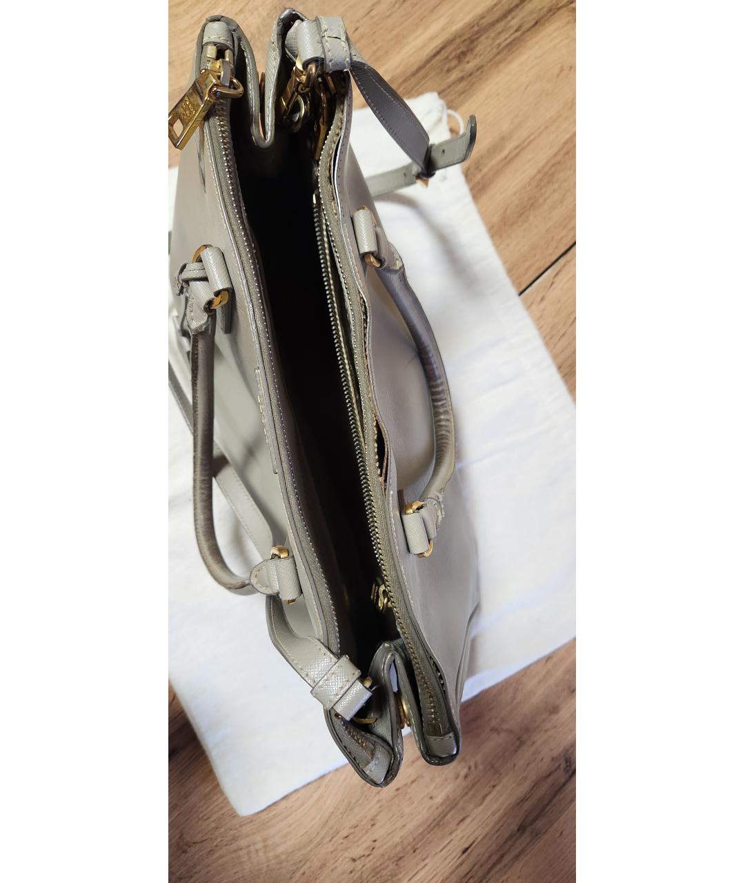PRADA Серая кожаная сумка с короткими ручками, фото 8