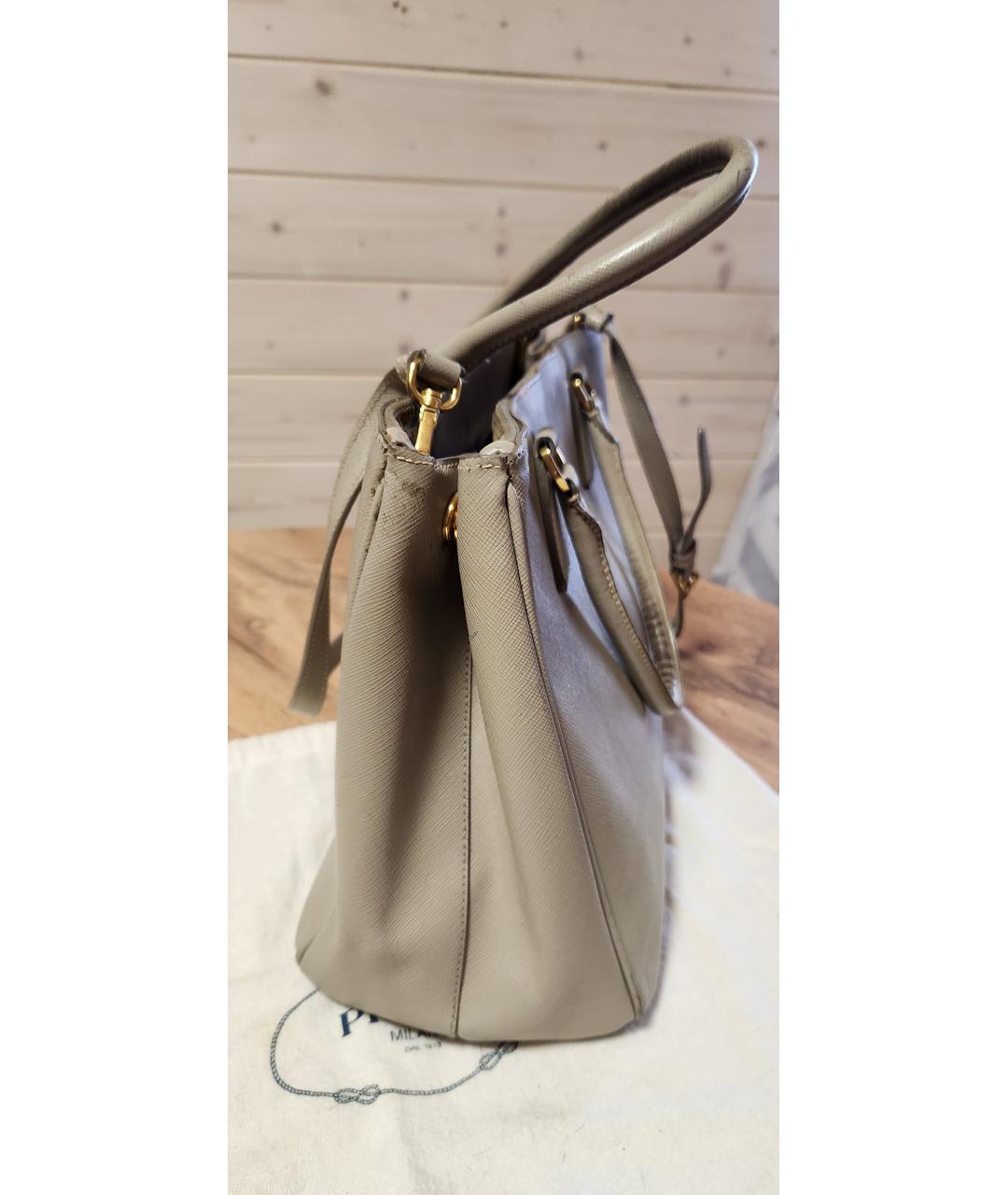 PRADA Серая кожаная сумка с короткими ручками, фото 2