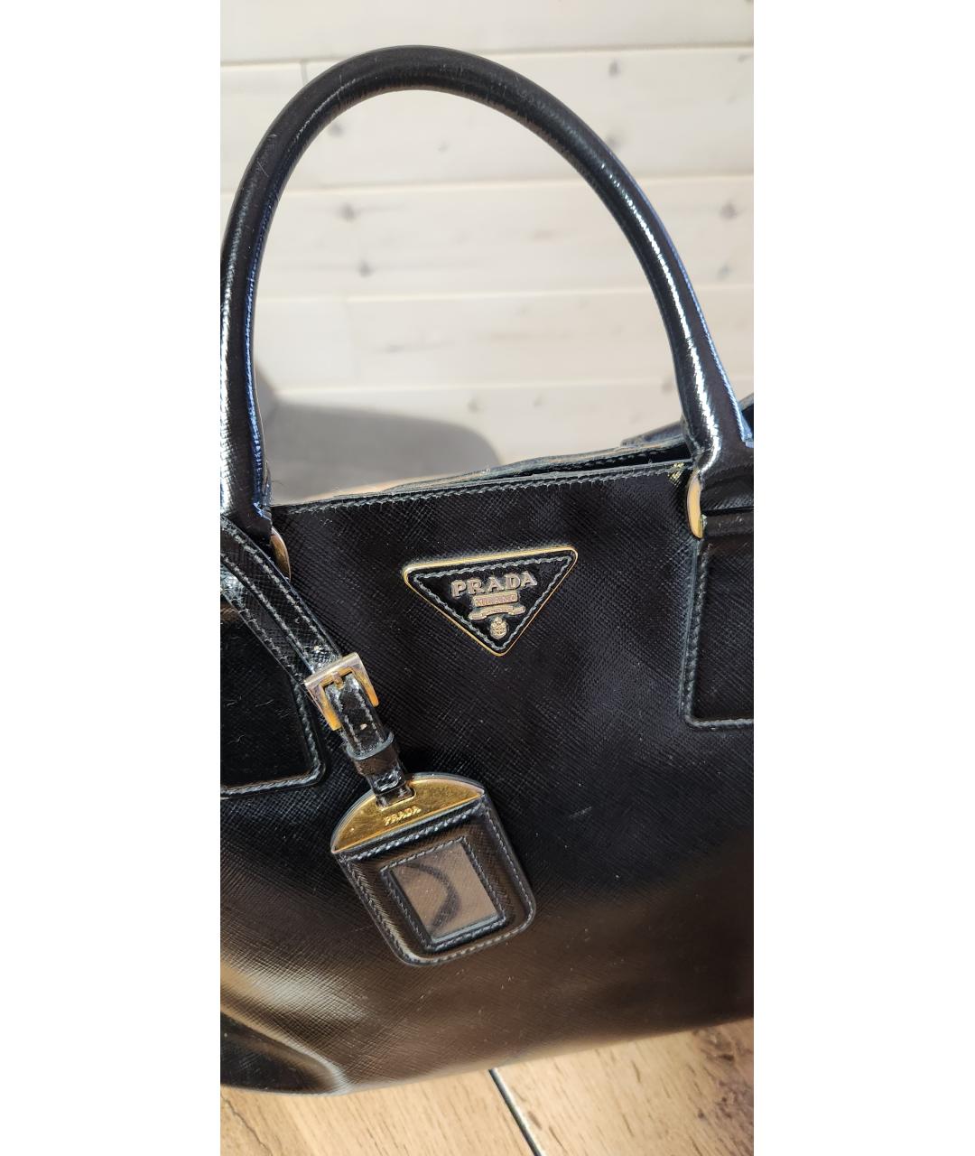 PRADA Черная сумка тоут из лакированной кожи, фото 6