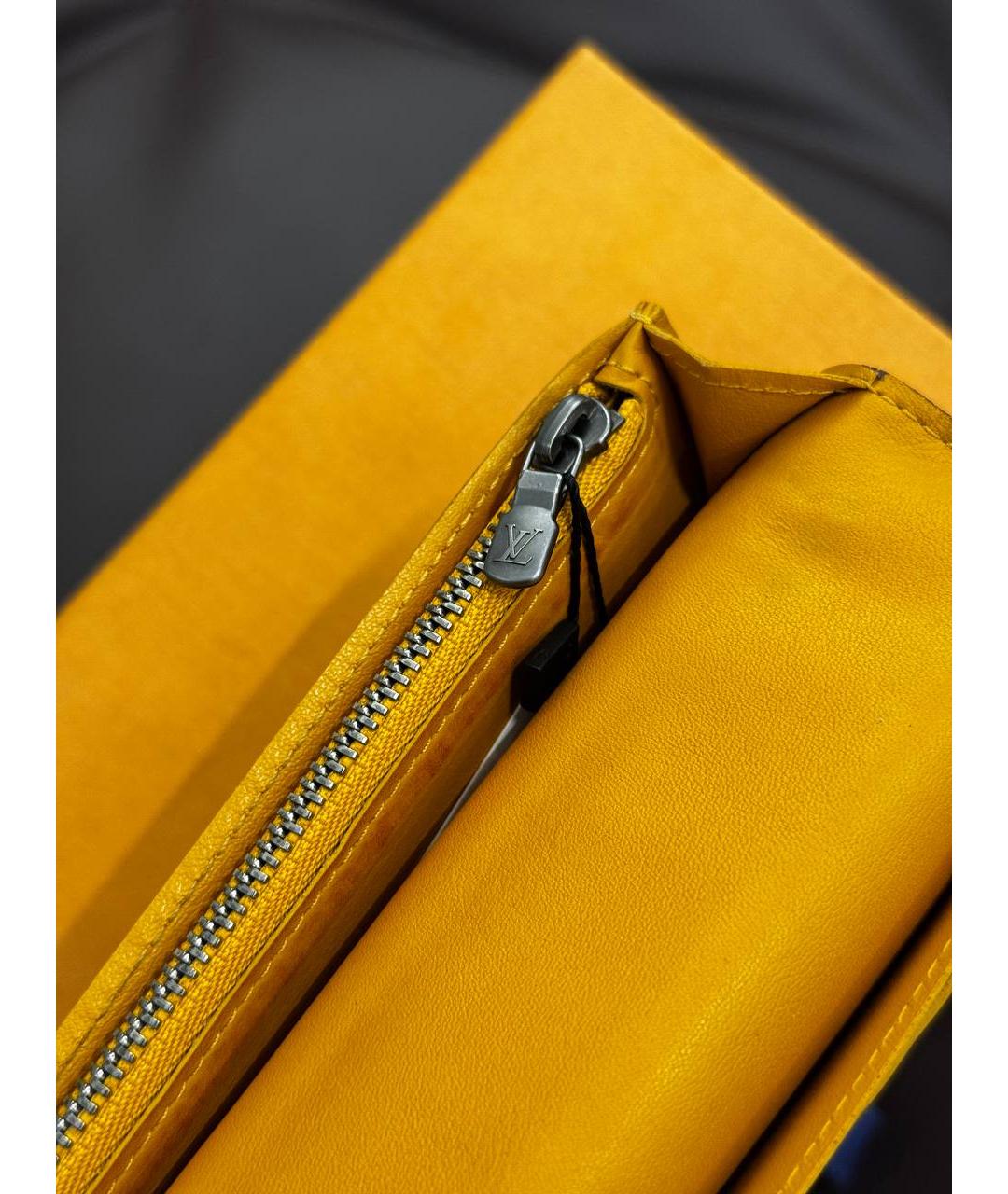 LOUIS VUITTON Оранжевый кожаный кошелек, фото 4