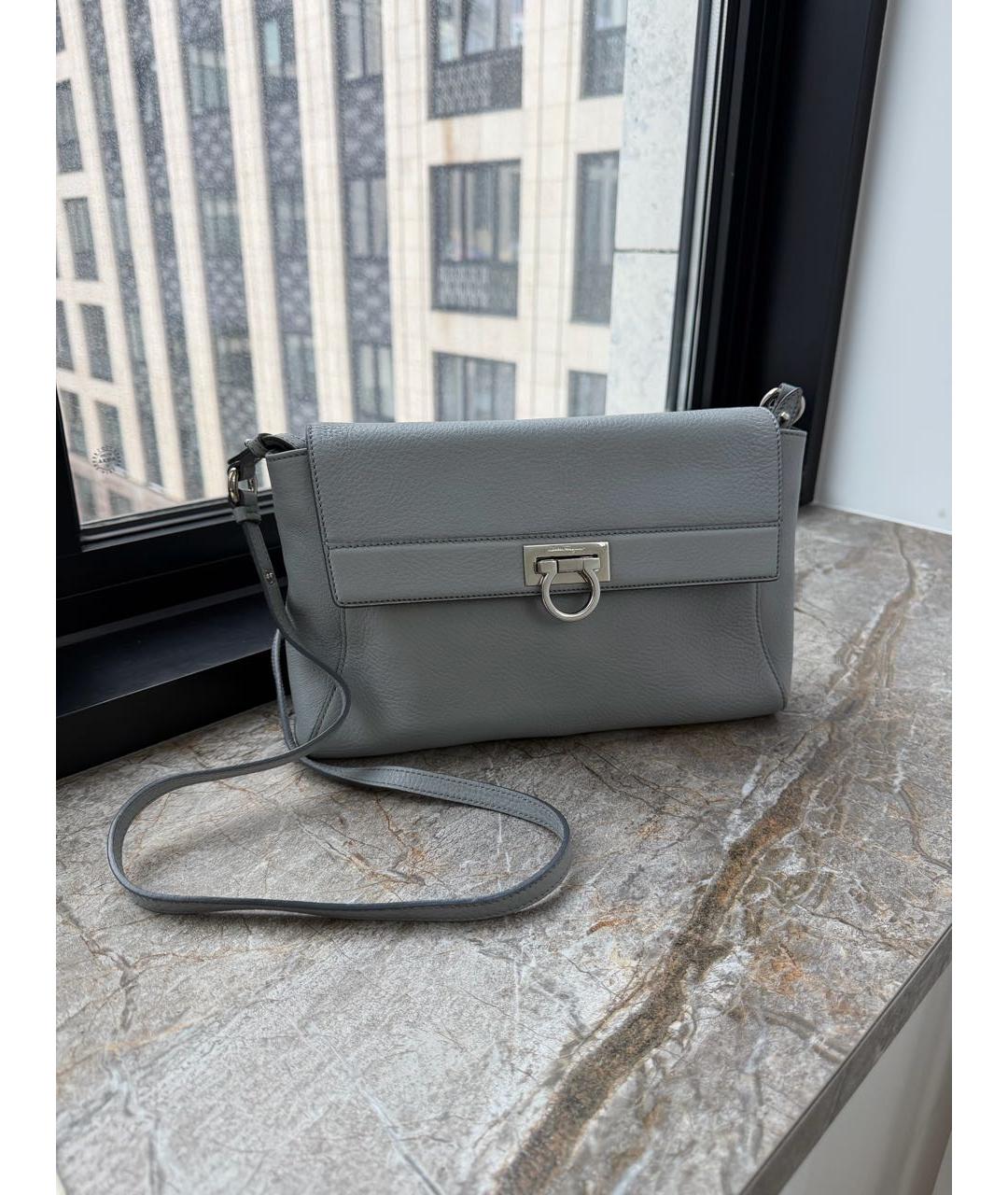 FERRAGAMO Серая кожаная сумка через плечо, фото 2