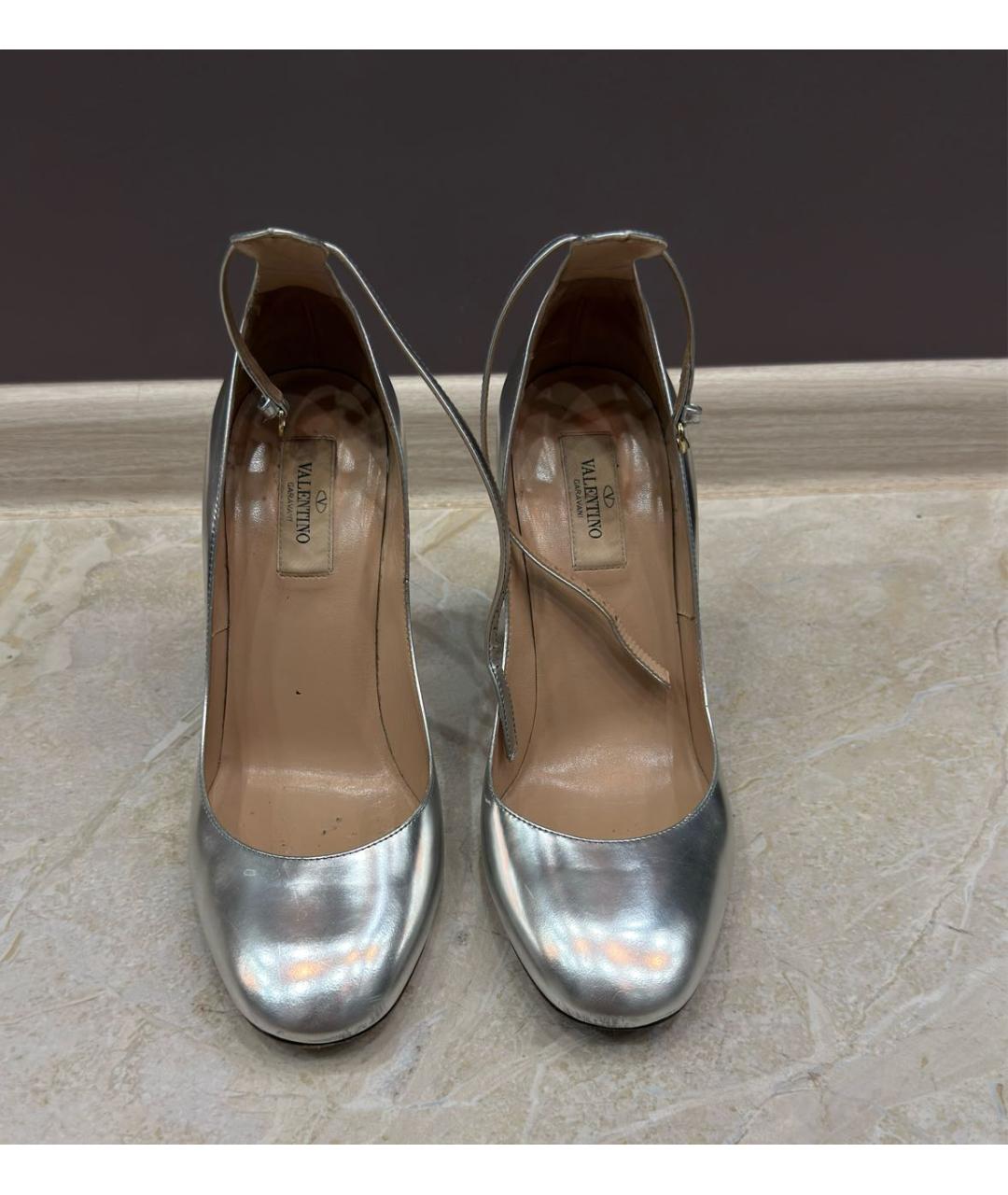 VALENTINO Серебряные туфли из лакированной кожи, фото 2