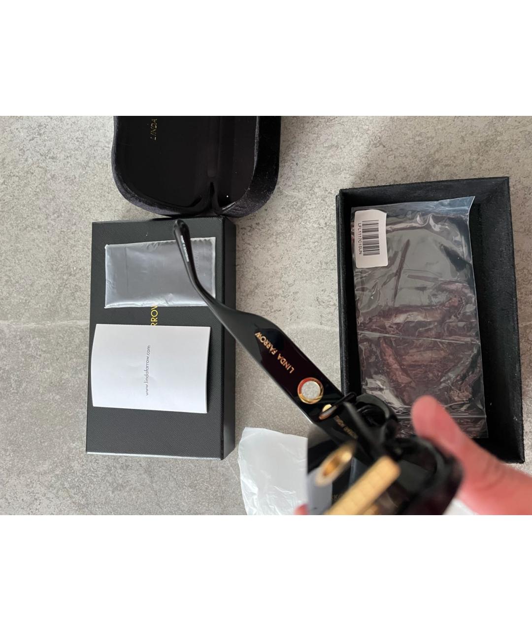 LINDA FARROW Черные пластиковые солнцезащитные очки, фото 4