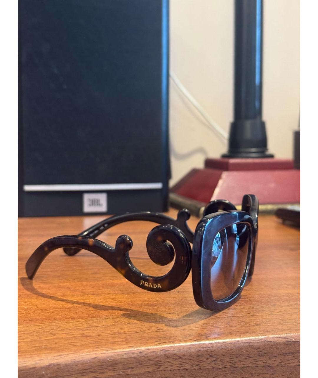 PRADA Коричневые пластиковые солнцезащитные очки, фото 2