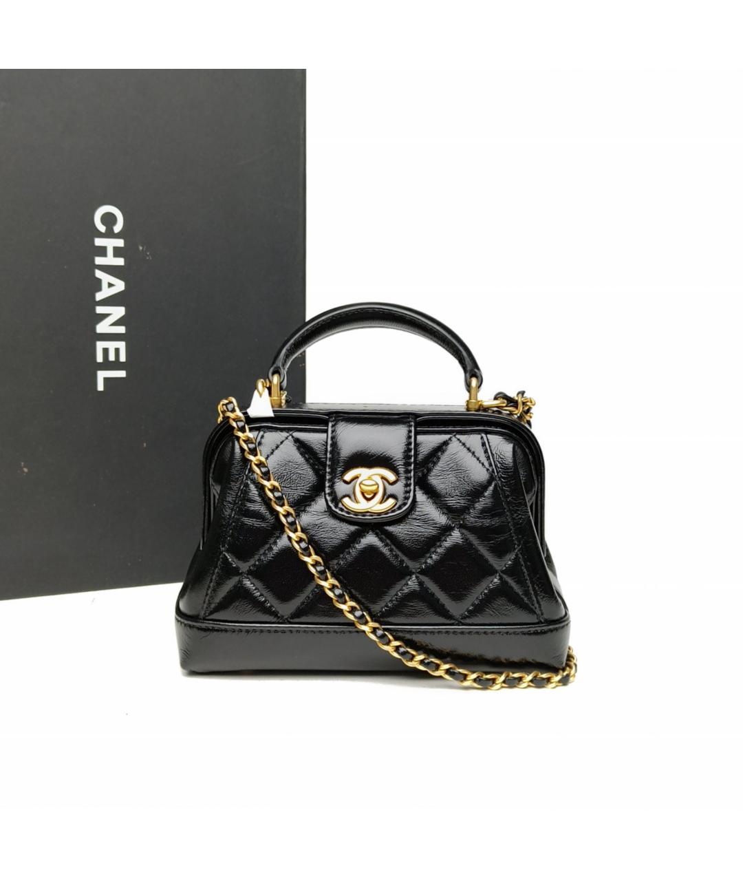 CHANEL Черная сумка с короткими ручками из лакированной кожи, фото 9