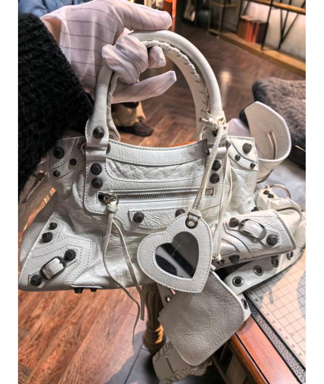 BALENCIAGA Белая кожаная сумка через плечо, фото 8