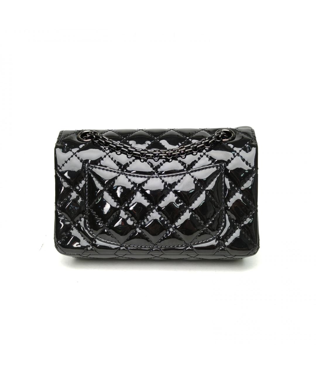 CHANEL Черная сумка через плечо из лакированной кожи, фото 4