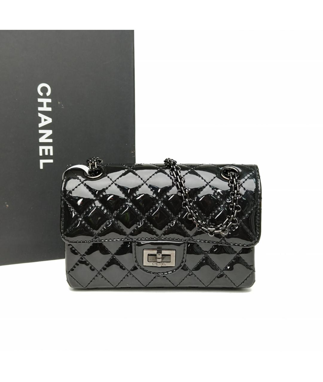 CHANEL Черная сумка через плечо из лакированной кожи, фото 9