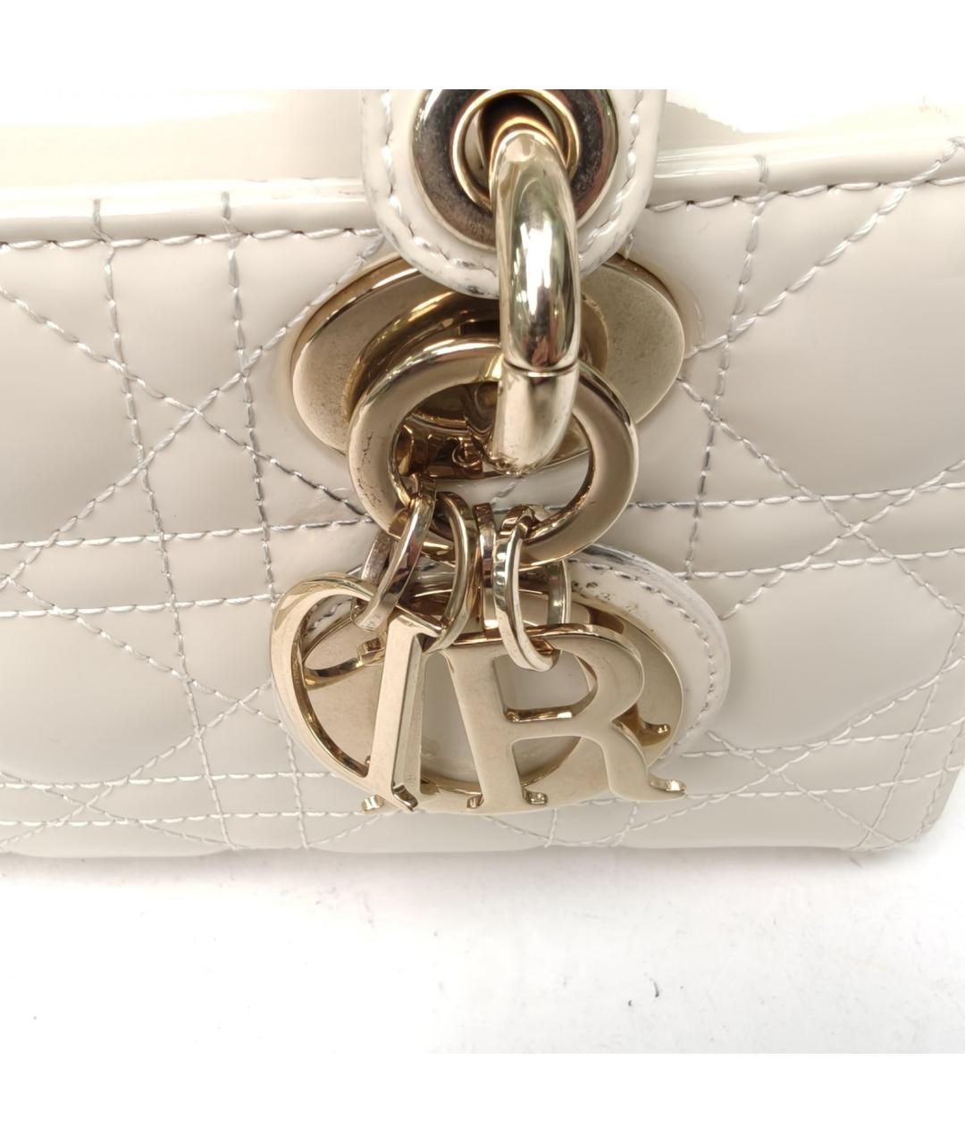CHRISTIAN DIOR Белая сумка через плечо из лакированной кожи, фото 7
