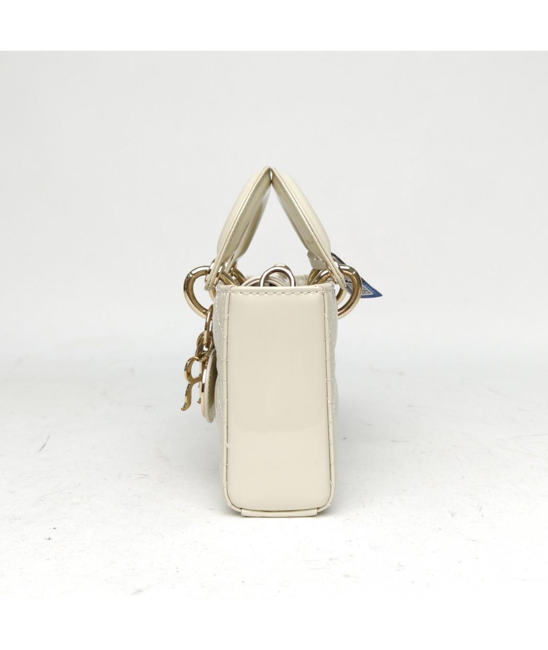CHRISTIAN DIOR Белая сумка через плечо из лакированной кожи, фото 3