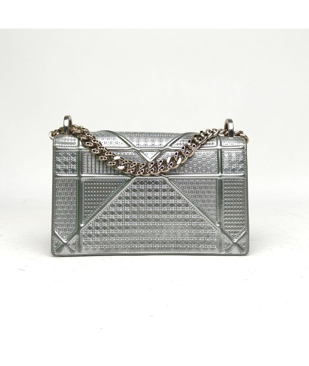 CHRISTIAN DIOR Серебряная сумка через плечо из лакированной кожи, фото 4