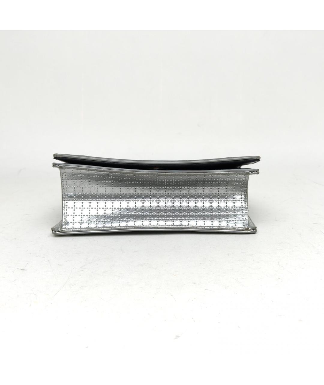 CHRISTIAN DIOR Серебряная сумка через плечо из лакированной кожи, фото 6