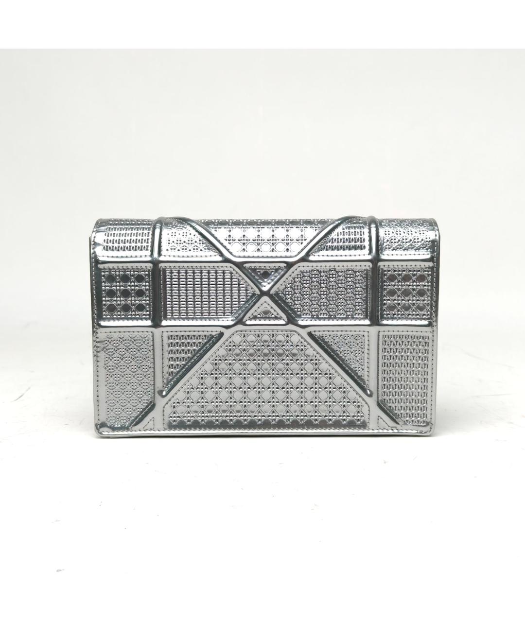 CHRISTIAN DIOR Серебряная сумка через плечо из лакированной кожи, фото 4