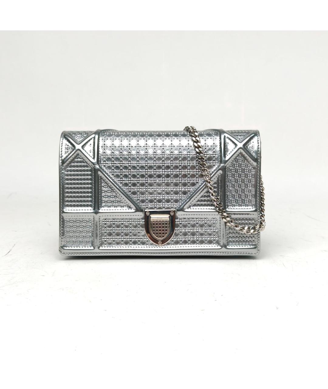 CHRISTIAN DIOR Серебряная сумка через плечо из лакированной кожи, фото 2