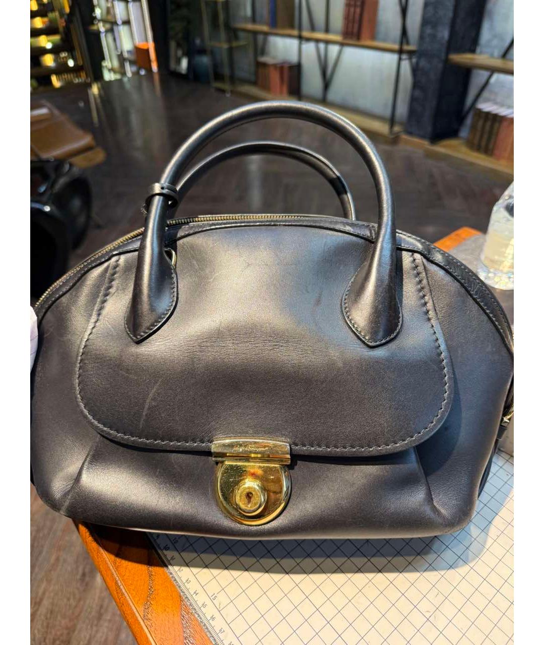 FERRAGAMO Черная кожаная сумка с короткими ручками, фото 9