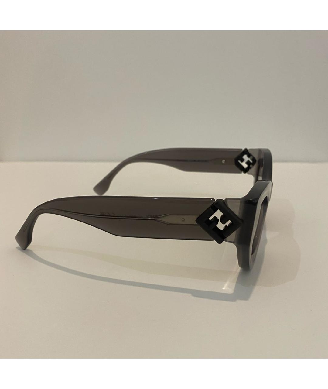 FENDI Серые пластиковые солнцезащитные очки, фото 2