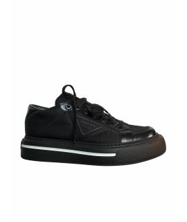 PRADA Низкие кроссовки / кеды