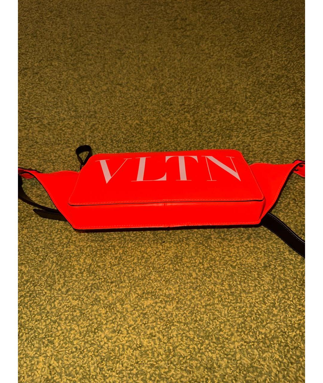 VALENTINO Оранжевая кожаная поясная сумка, фото 4