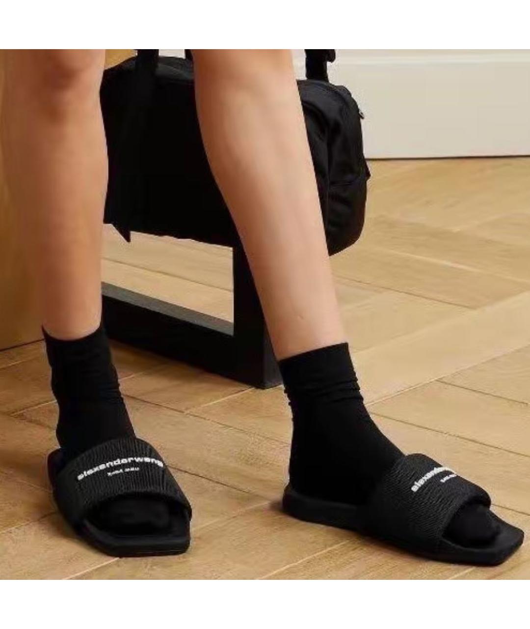 ALEXANDER WANG Черные резиновые шлепанцы, фото 5