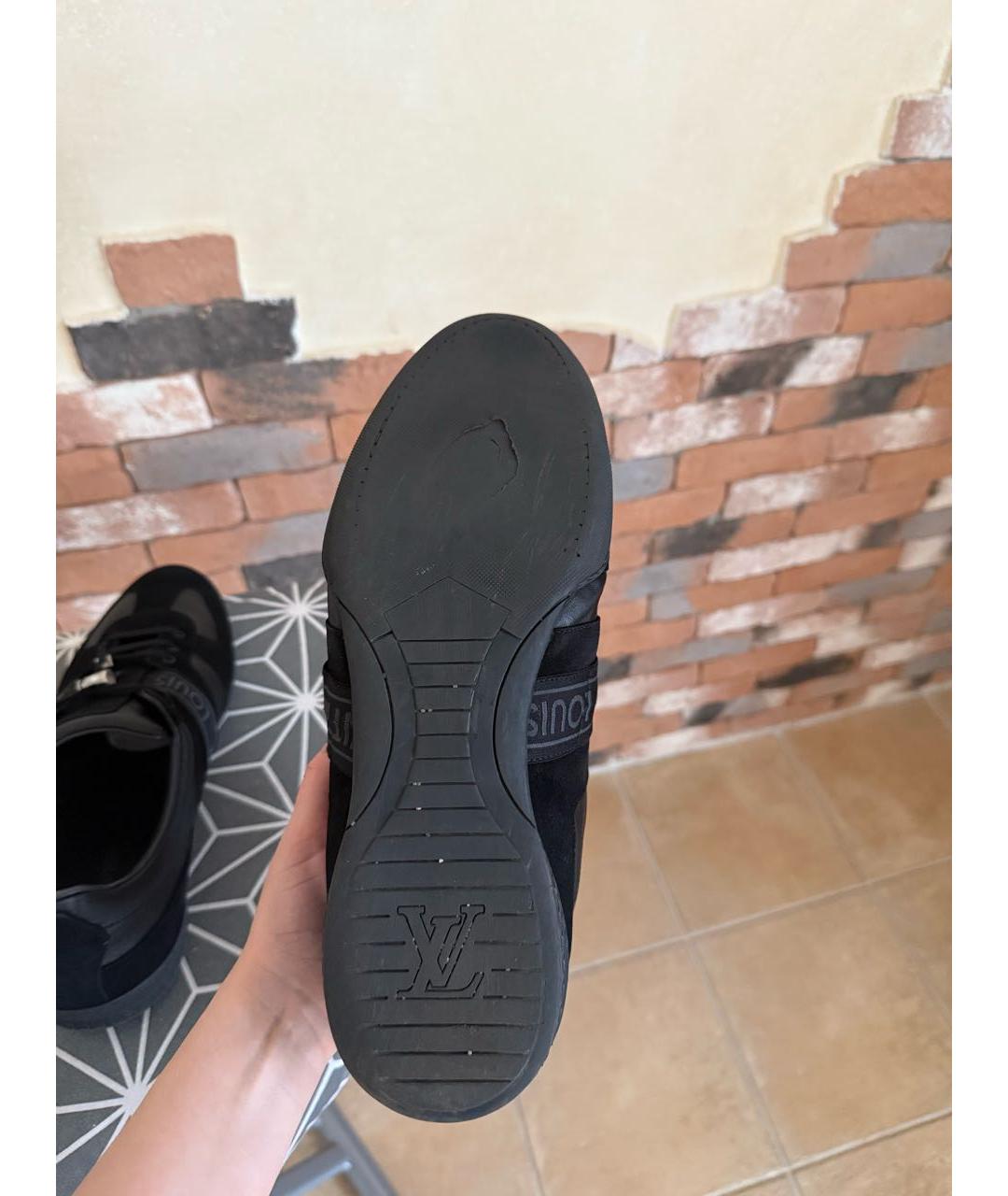 LOUIS VUITTON Черные замшевые низкие кроссовки / кеды, фото 5