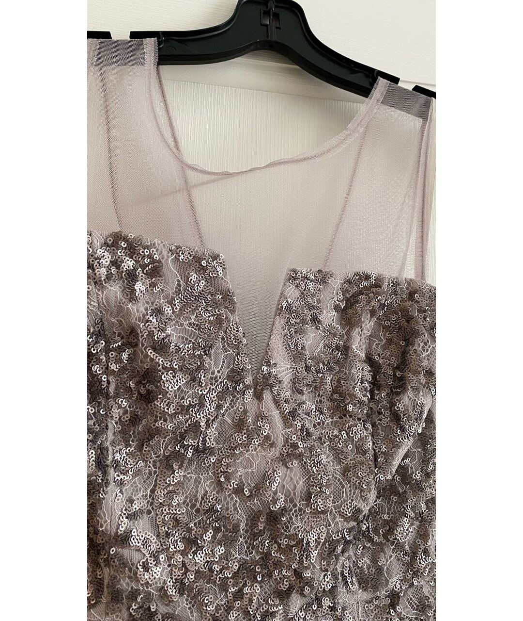 BCBG MAXAZRIA Серое кружевное коктейльное платье, фото 3