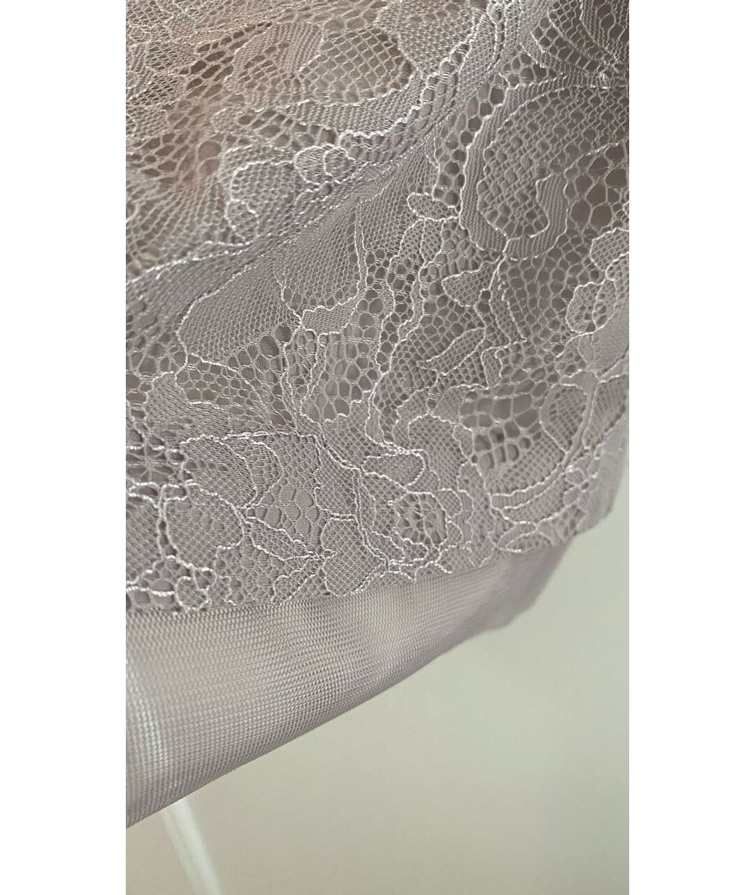 BCBG MAXAZRIA Серое кружевное коктейльное платье, фото 5