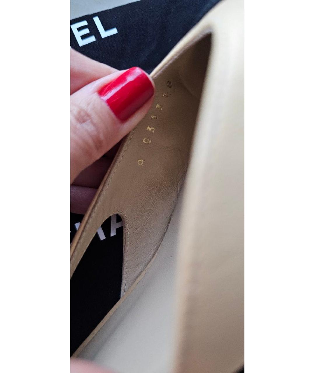CHANEL Бежевые кожаные лодочки на низком каблуке, фото 9