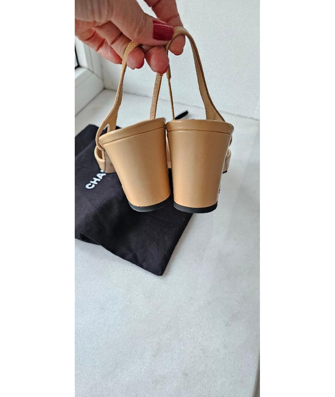 CHANEL Бежевые кожаные лодочки на низком каблуке, фото 4