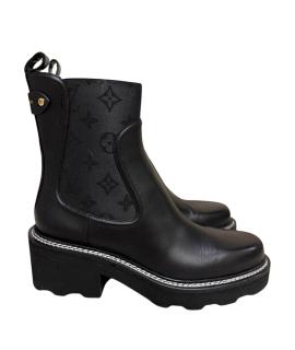 LOUIS VUITTON Ботинки