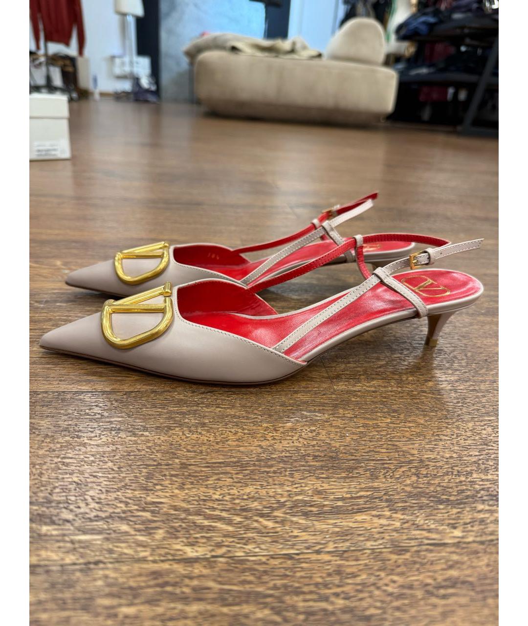 VALENTINO Бежевые кожаные лодочки на низком каблуке, фото 5