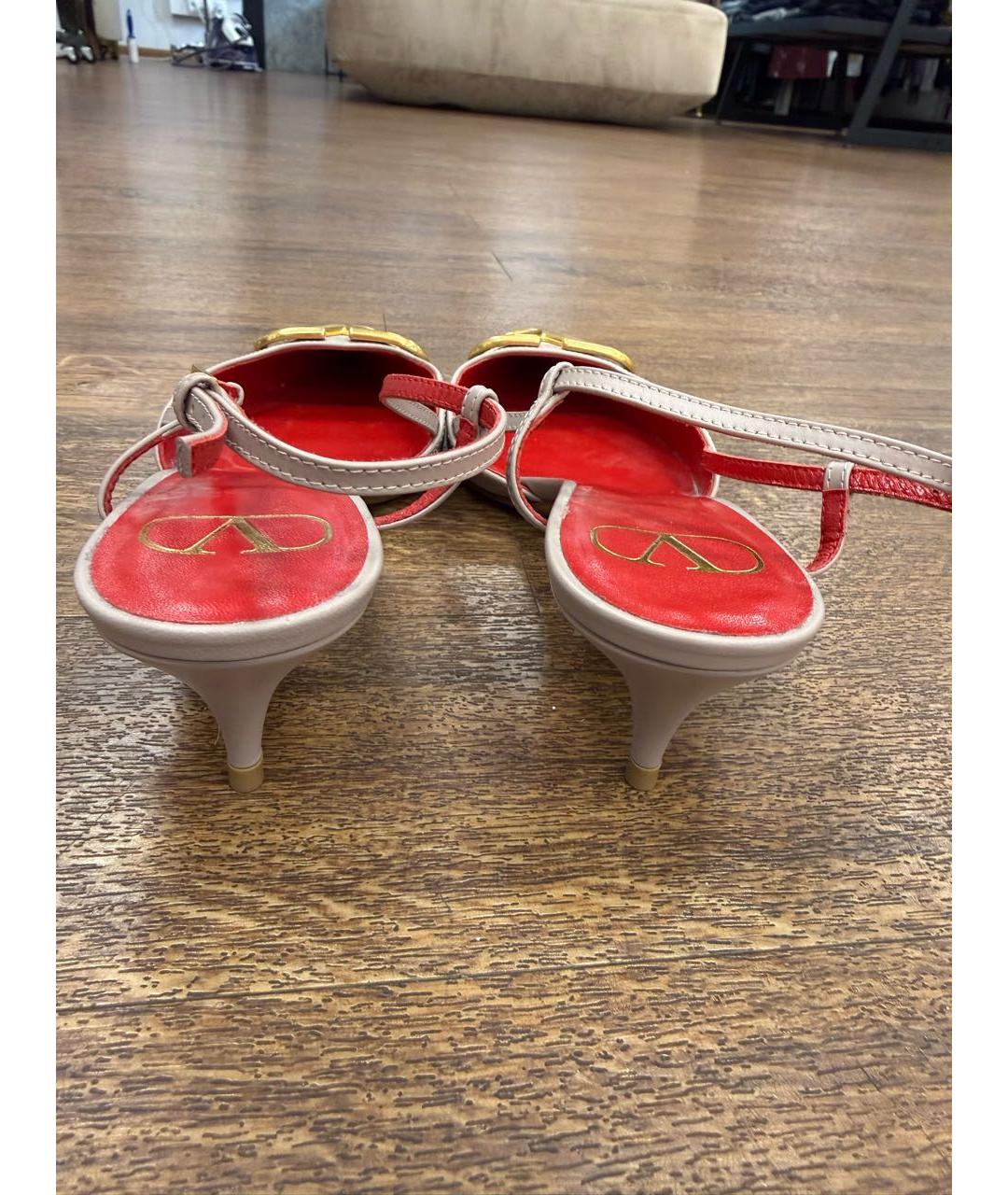 VALENTINO Бежевые кожаные лодочки на низком каблуке, фото 4