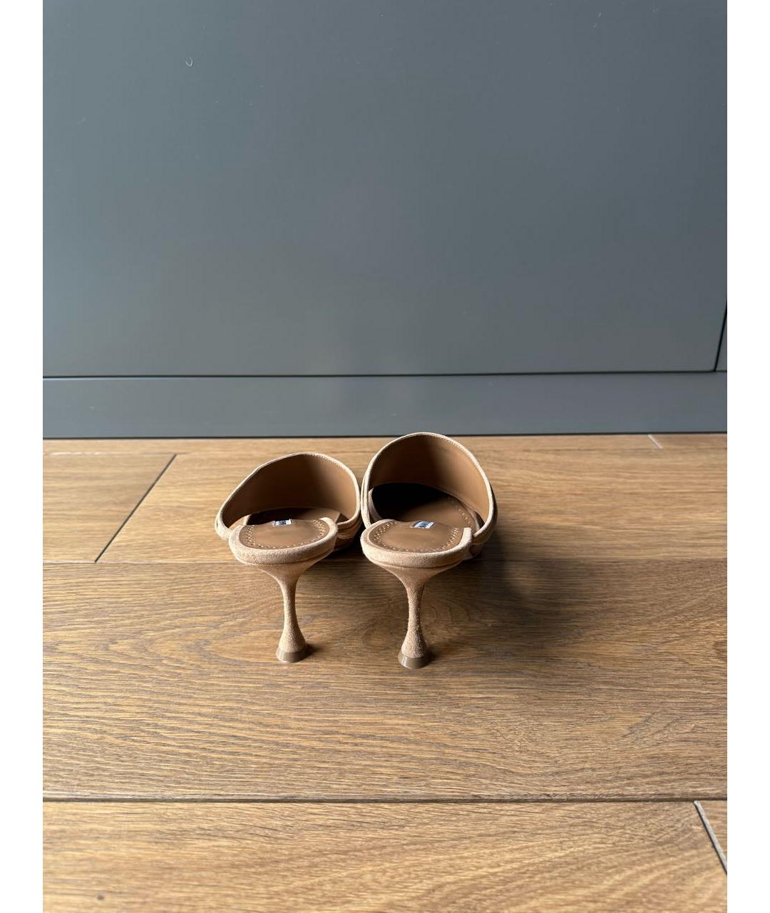 MANOLO BLAHNIK Бежевые замшевые мюли, фото 4