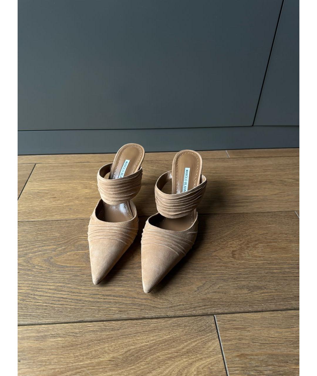 MANOLO BLAHNIK Бежевые замшевые мюли, фото 2