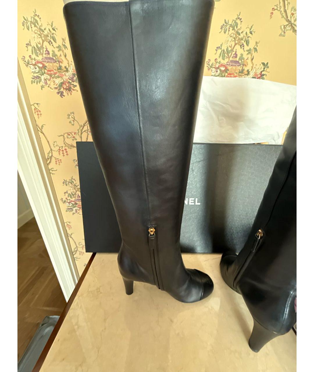CHANEL Черные кожаные сапоги, фото 5