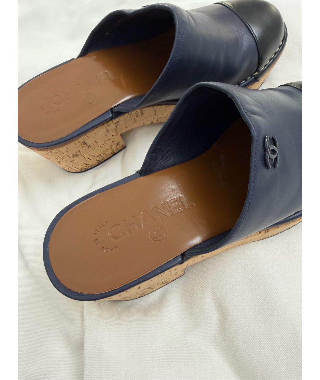 CHANEL Темно-синие кожаные сабо, фото 3