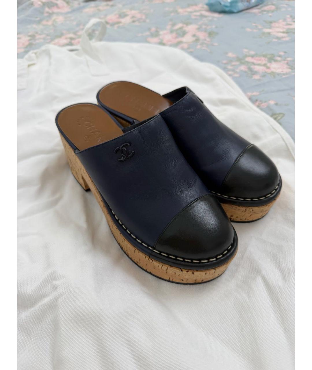 CHANEL Темно-синие кожаные сабо, фото 2