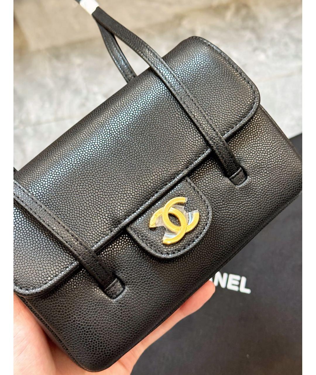 CHANEL Черная кожаная сумка с короткими ручками, фото 3