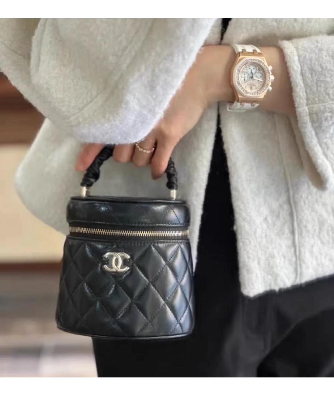 CHANEL Черная кожаная сумка с короткими ручками, фото 4