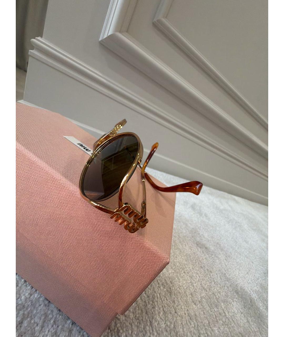 MIU MIU Коричневые металлические солнцезащитные очки, фото 3