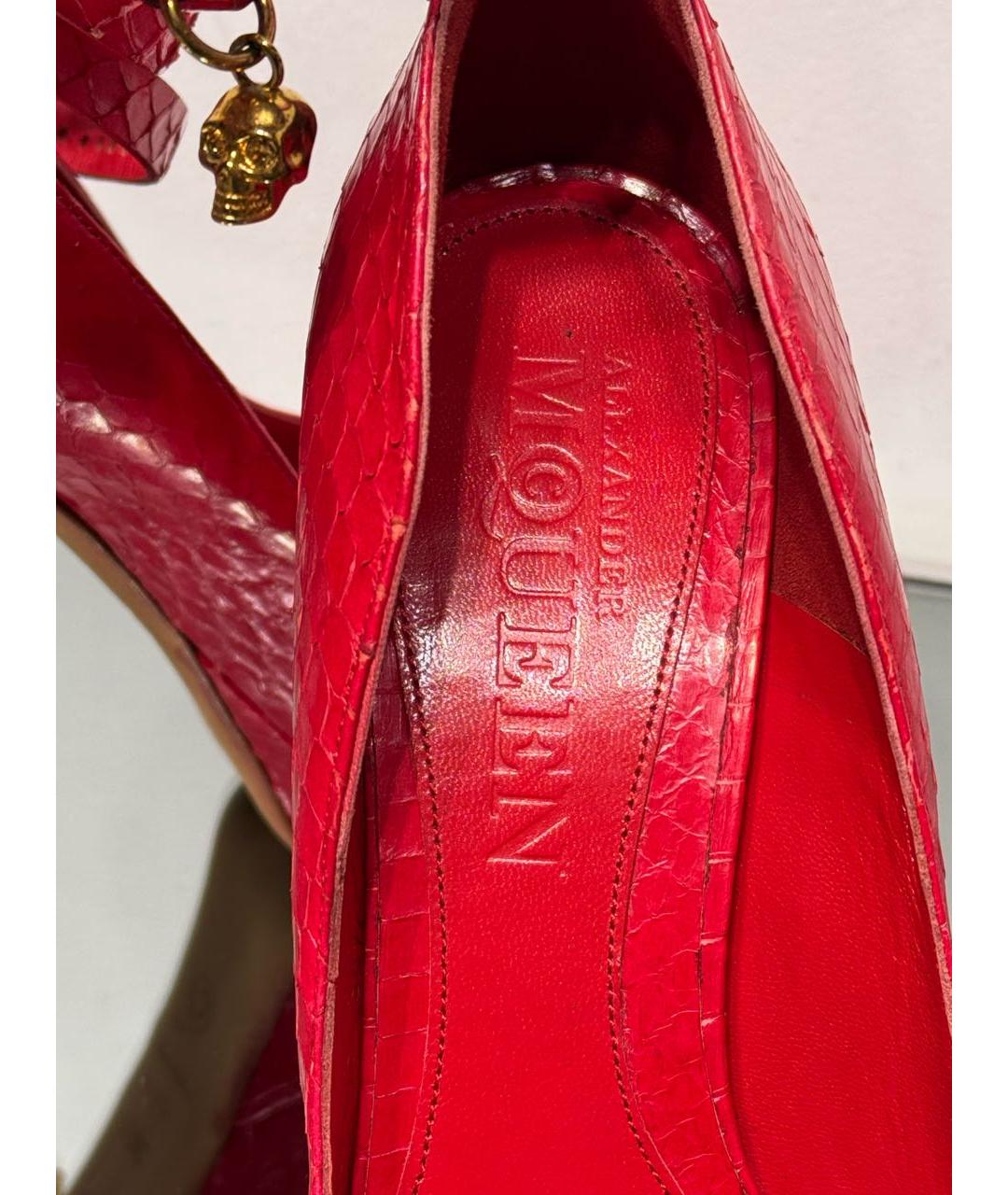 ALEXANDER MCQUEEN Красные туфли из экзотической кожи, фото 8