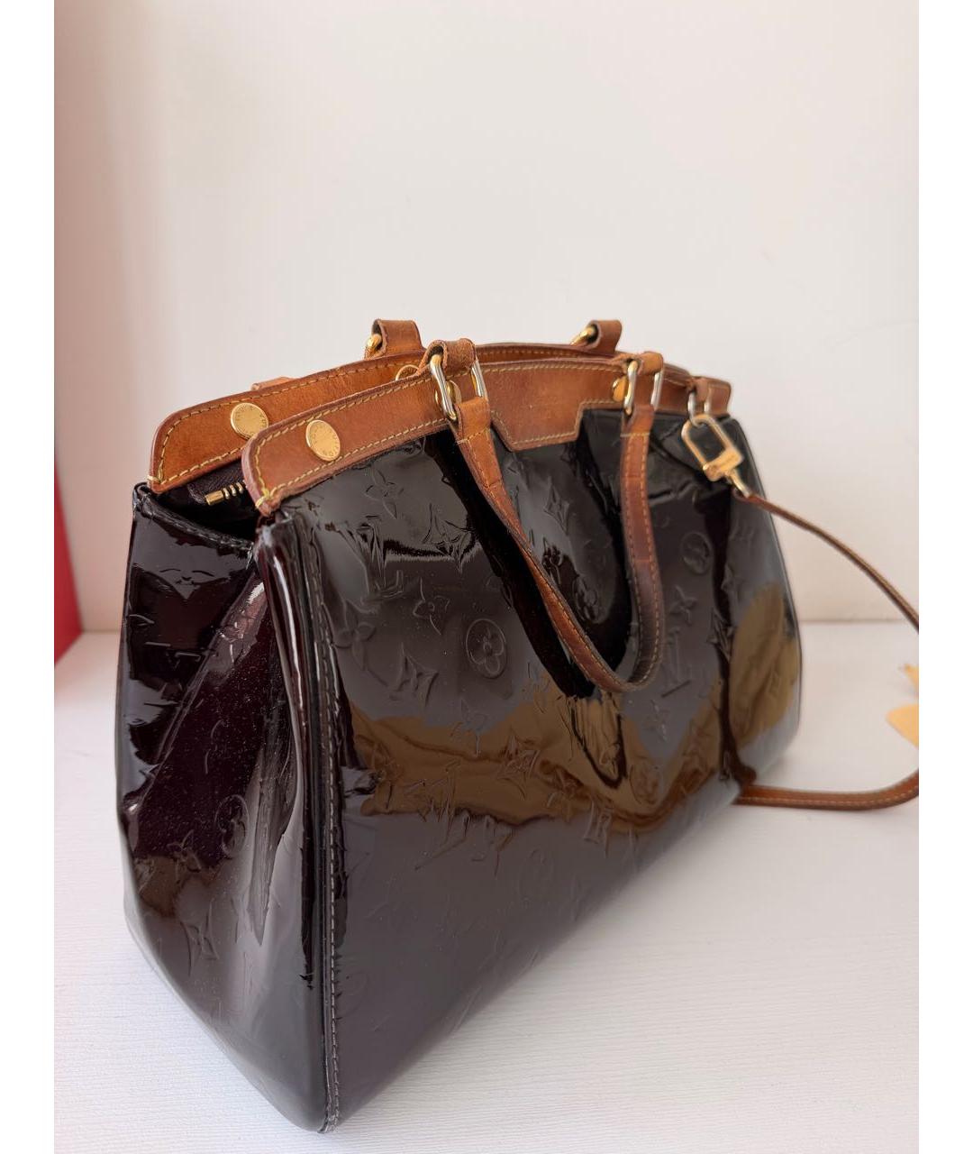 LOUIS VUITTON Бордовая сумка с короткими ручками из лакированной кожи, фото 3